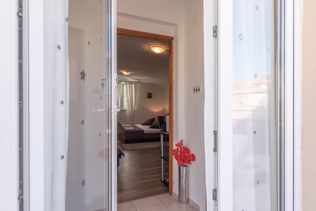 Apartments Mare Trogir Exterior foto